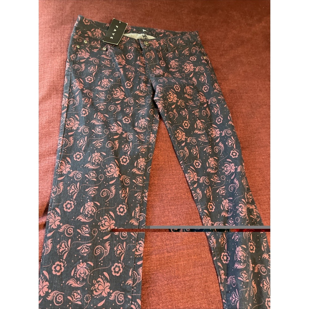 Fave Jeans Women Size 13  Navy/Multicolor